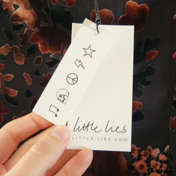 NWT Little Lies Rooms on Fire Devore Slip SOLD OUT as seen on Taylor Swift - Picture 6 of 8